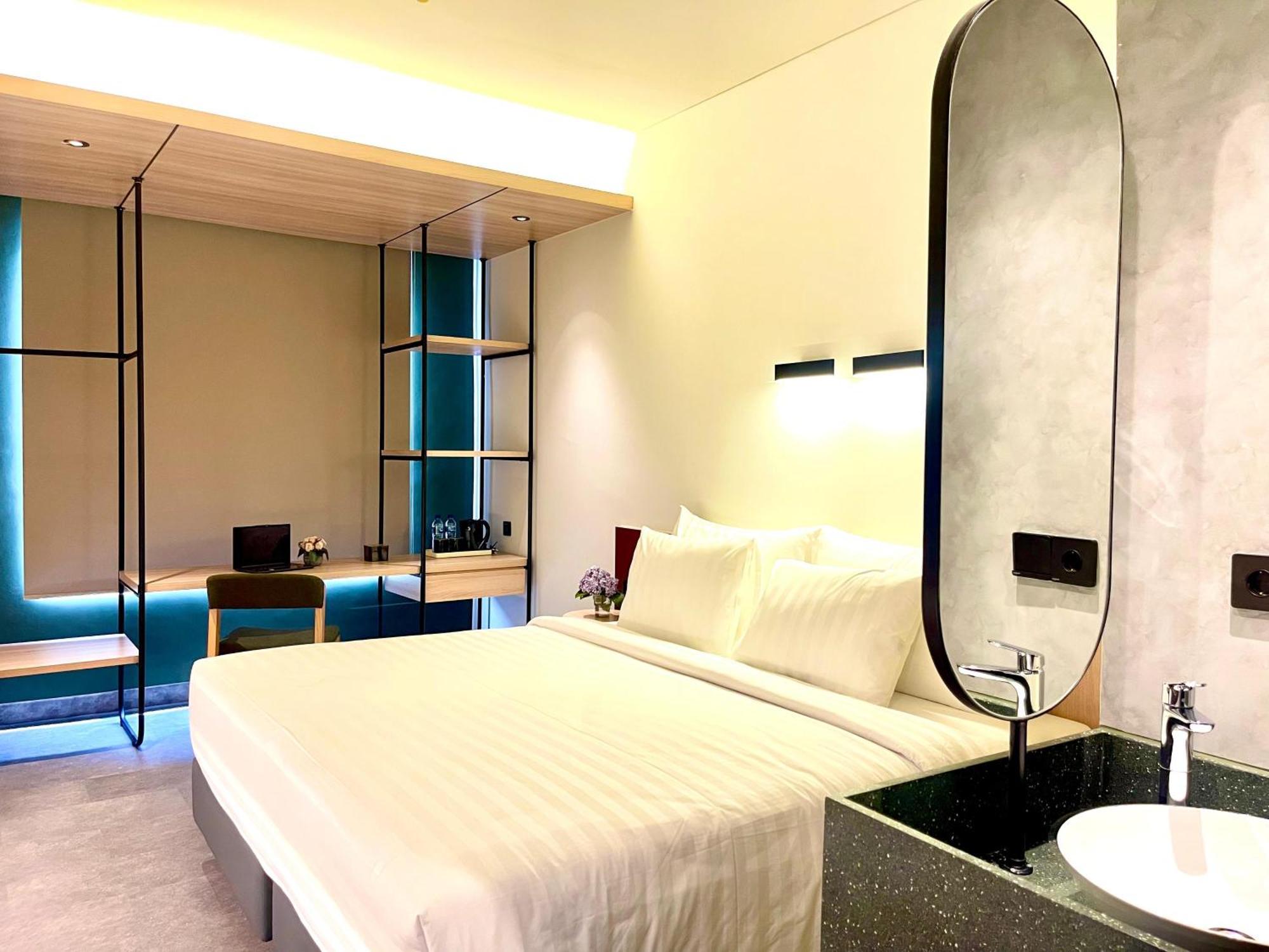 Atooi Alam Sutera Hotel Serpong