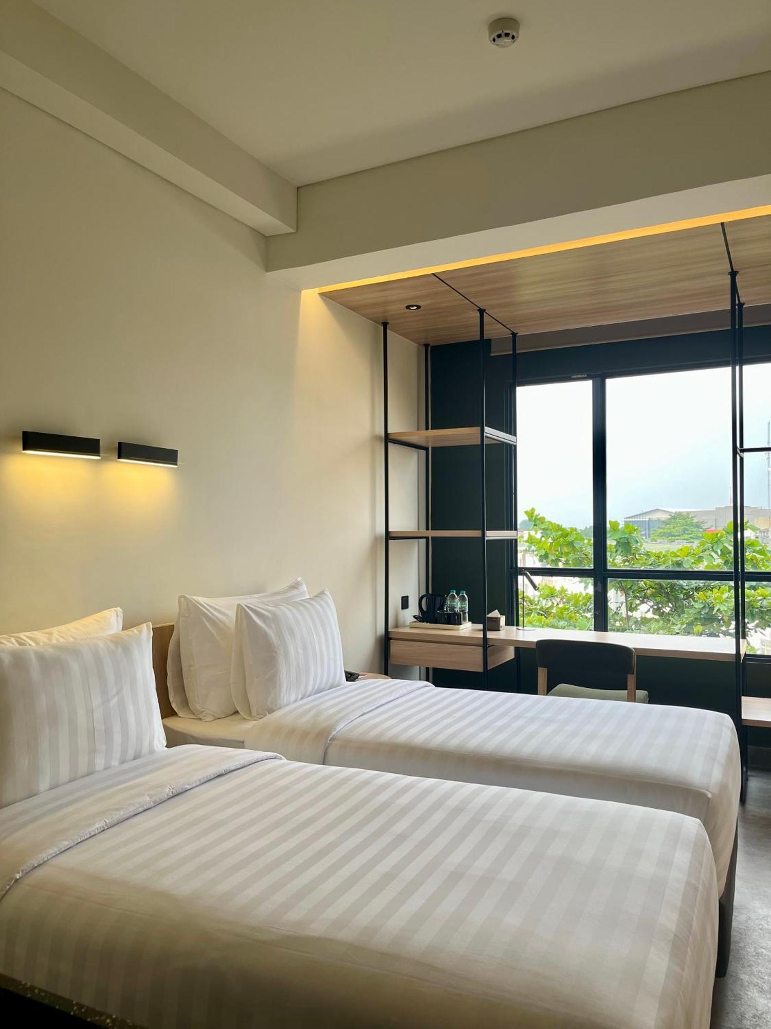 Atooi Alam Sutera Hotel Serpong